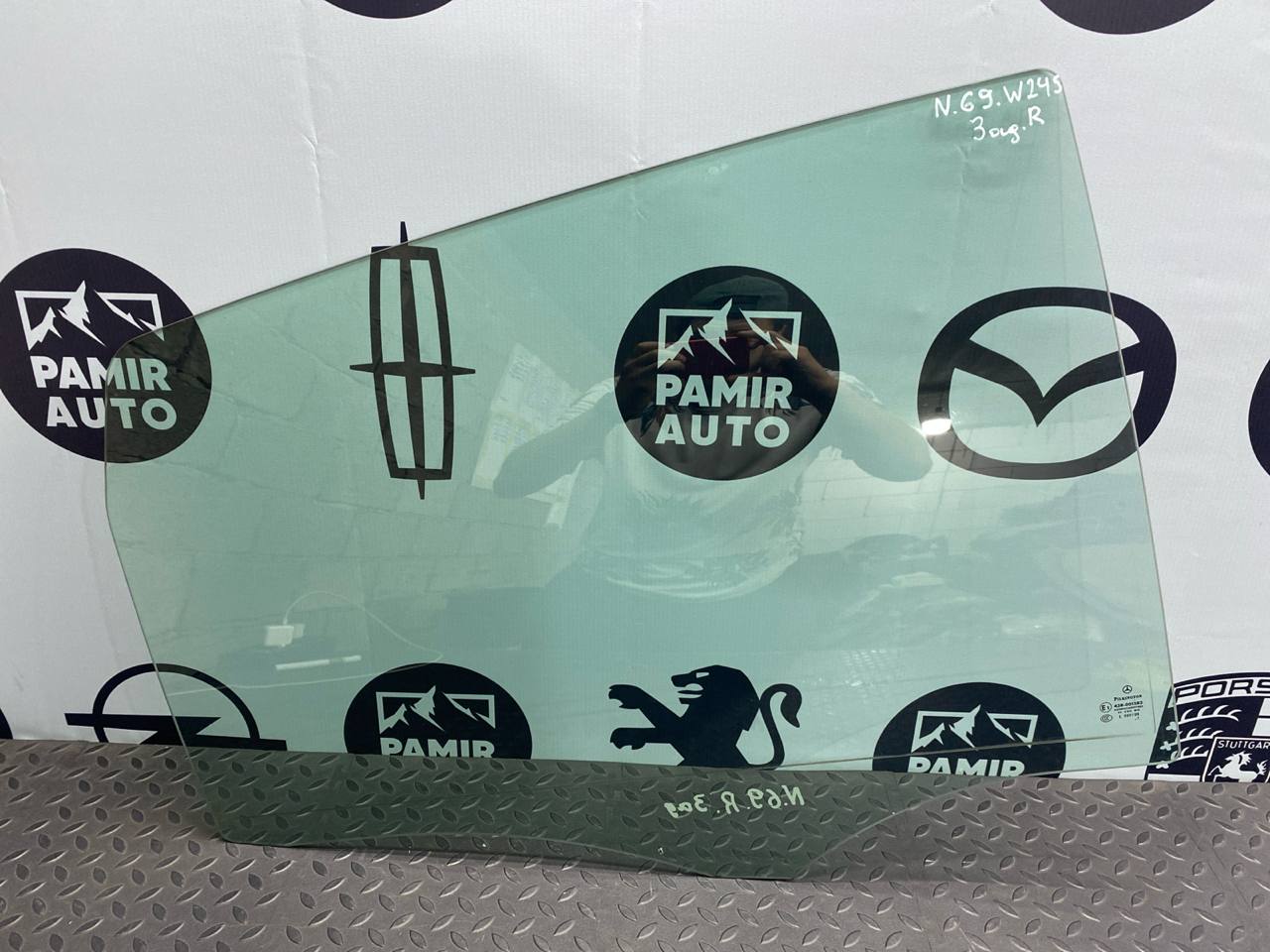 Стекло двери заднее правое Mercedes B/W245 2005-2011