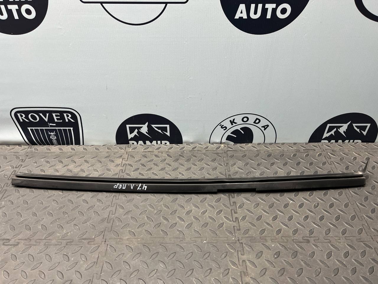 Уплотнитель двери передний левый Mercedes Vito/W638 1996-203