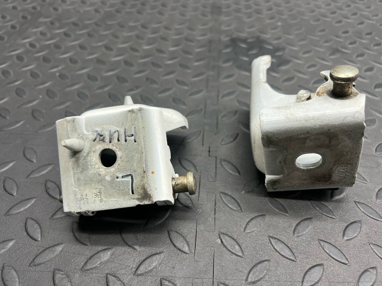 Петля двери передняя левая Peugeot Expert/2 2007-2016