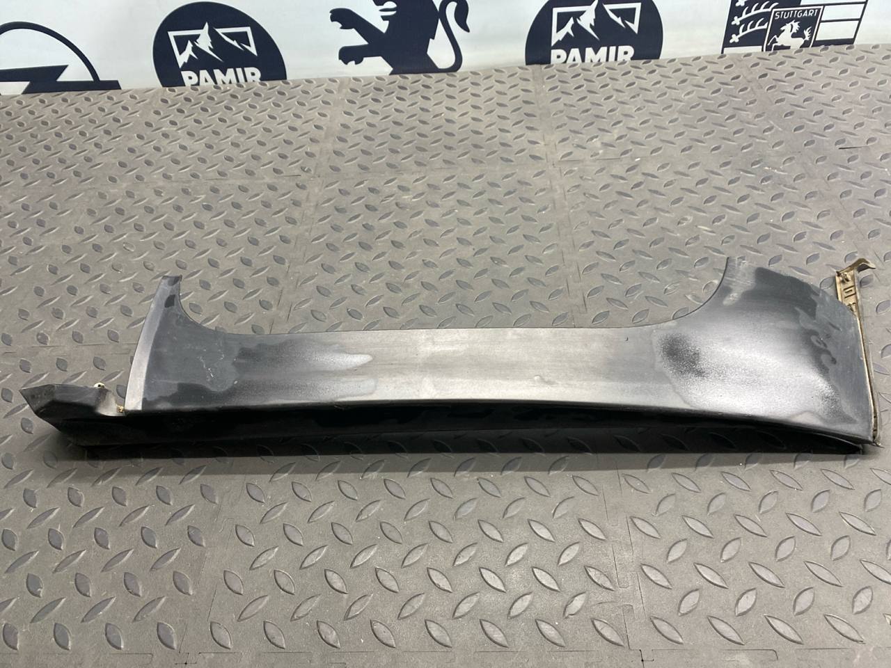 Обшивка двери багажника правая BMW 3/E90 2004-2013