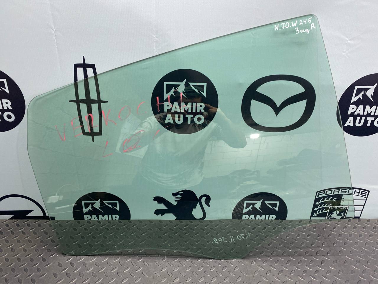 Стекло двери заднее правое Mercedes B/W245 2005-2011