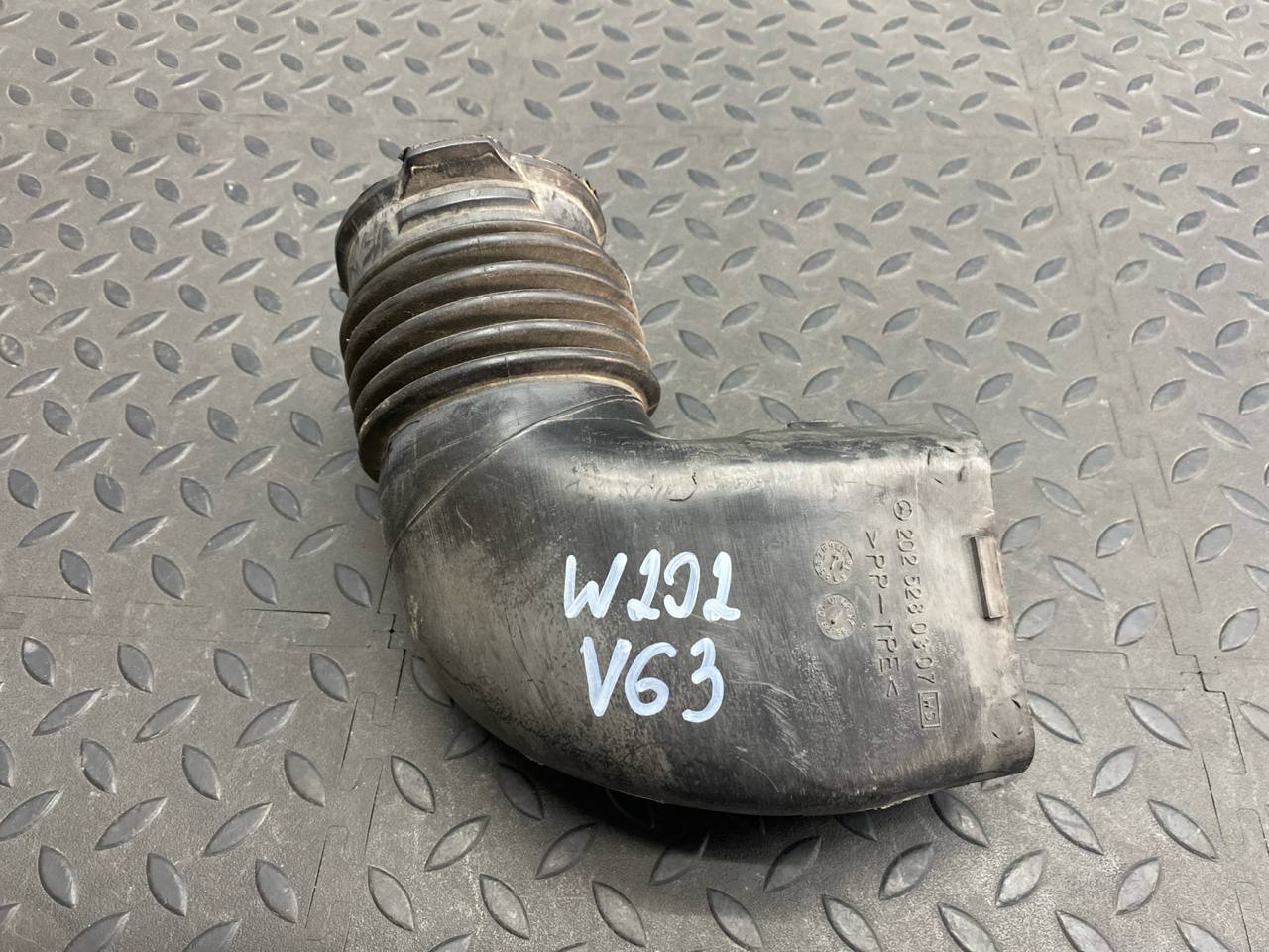 Патрубок воздушного фильтра Mercedes C/W202 1993-2001