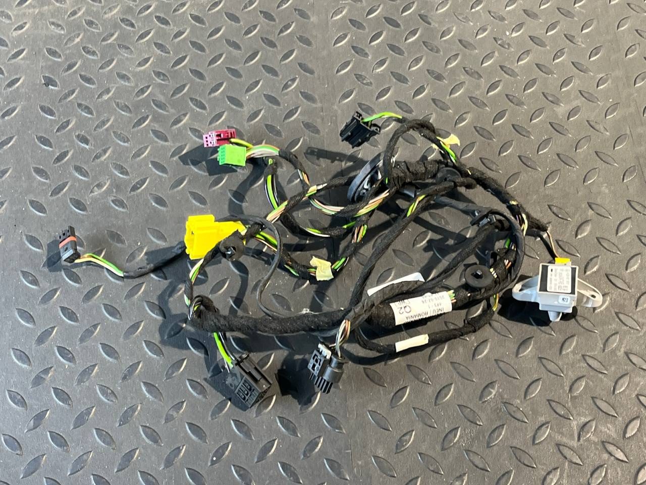 Проводка двери передняя левая Mercedes C/W204 2006-2015