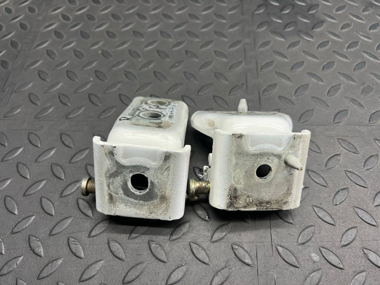 Петля двери передняя правая Peugeot Expert/2 2007-2016