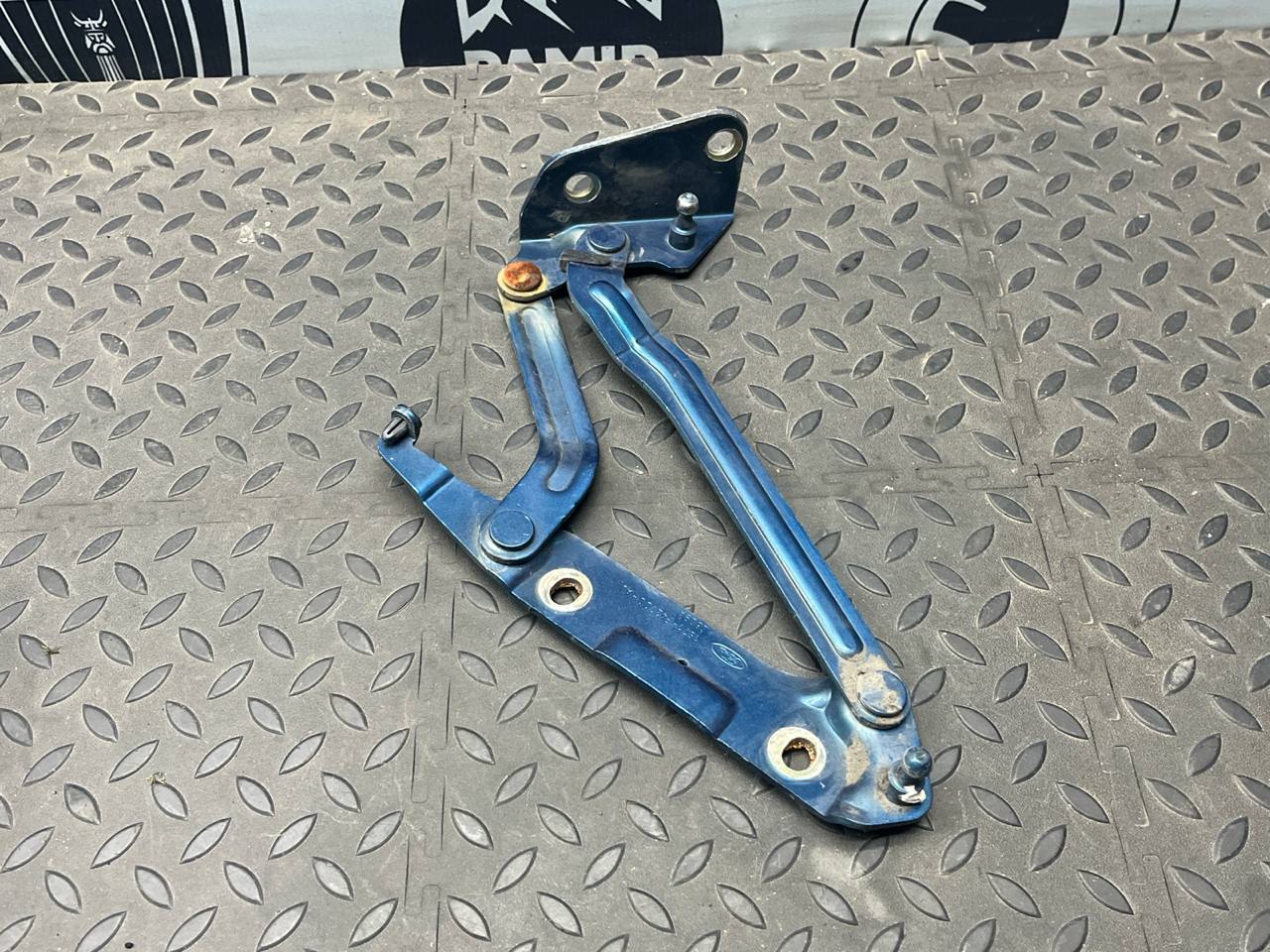 Петля крышки багажника правая Ford Mondeo/3 2000-2007