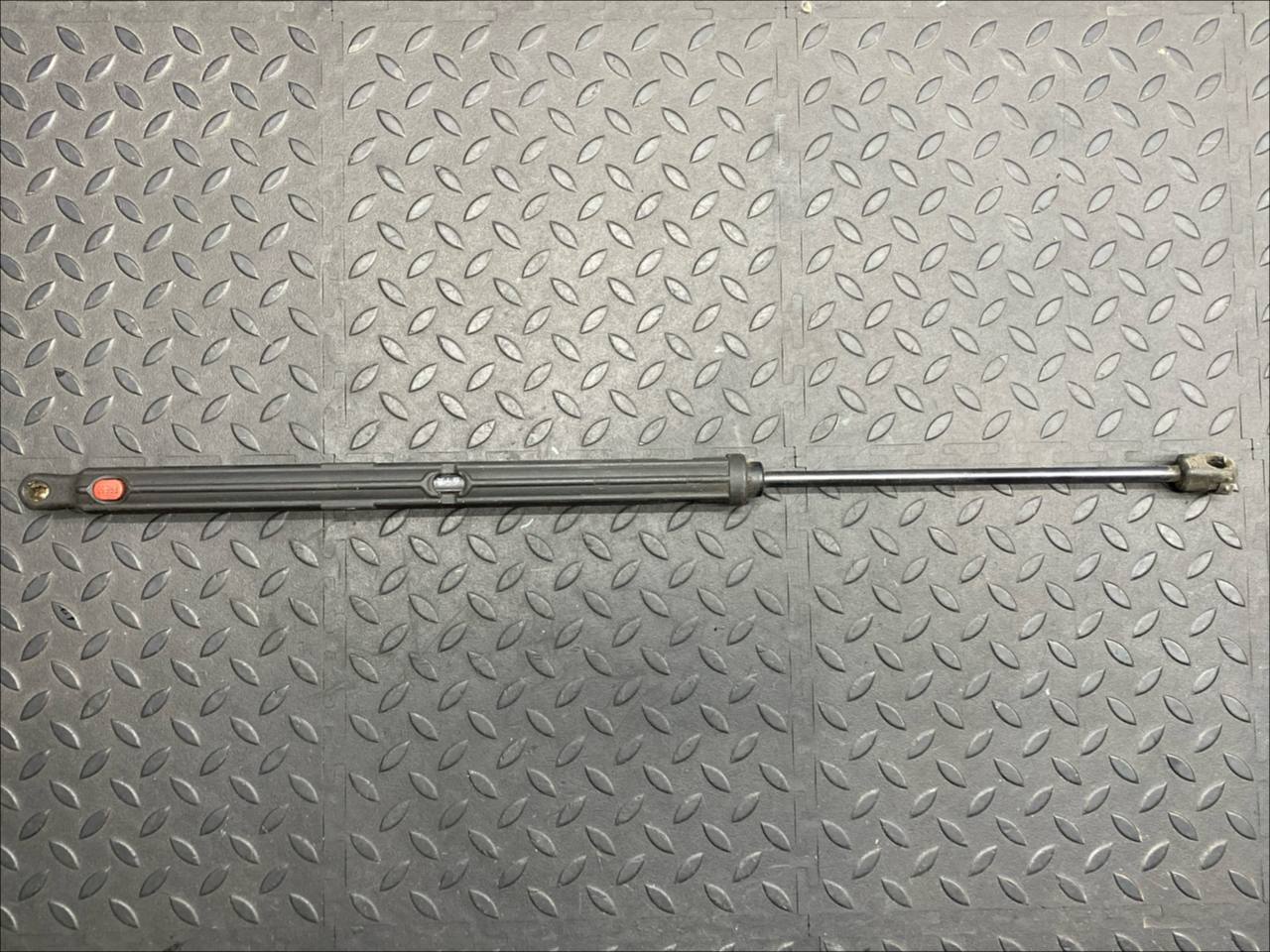 Амортизатор двери багажника Mercedes C/W203 2000-2008