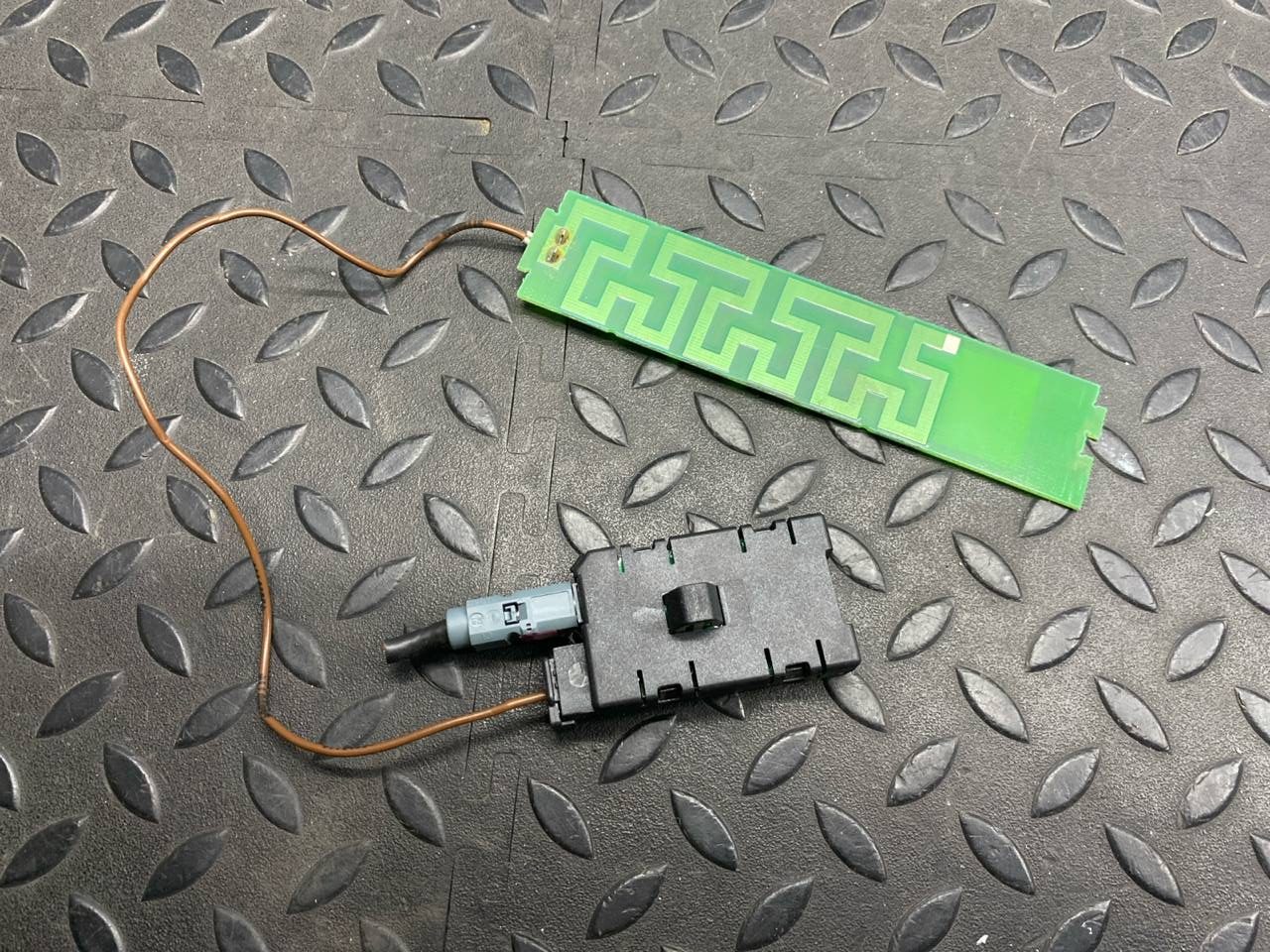 Усилитель антенны Citroen C4 2004-2014