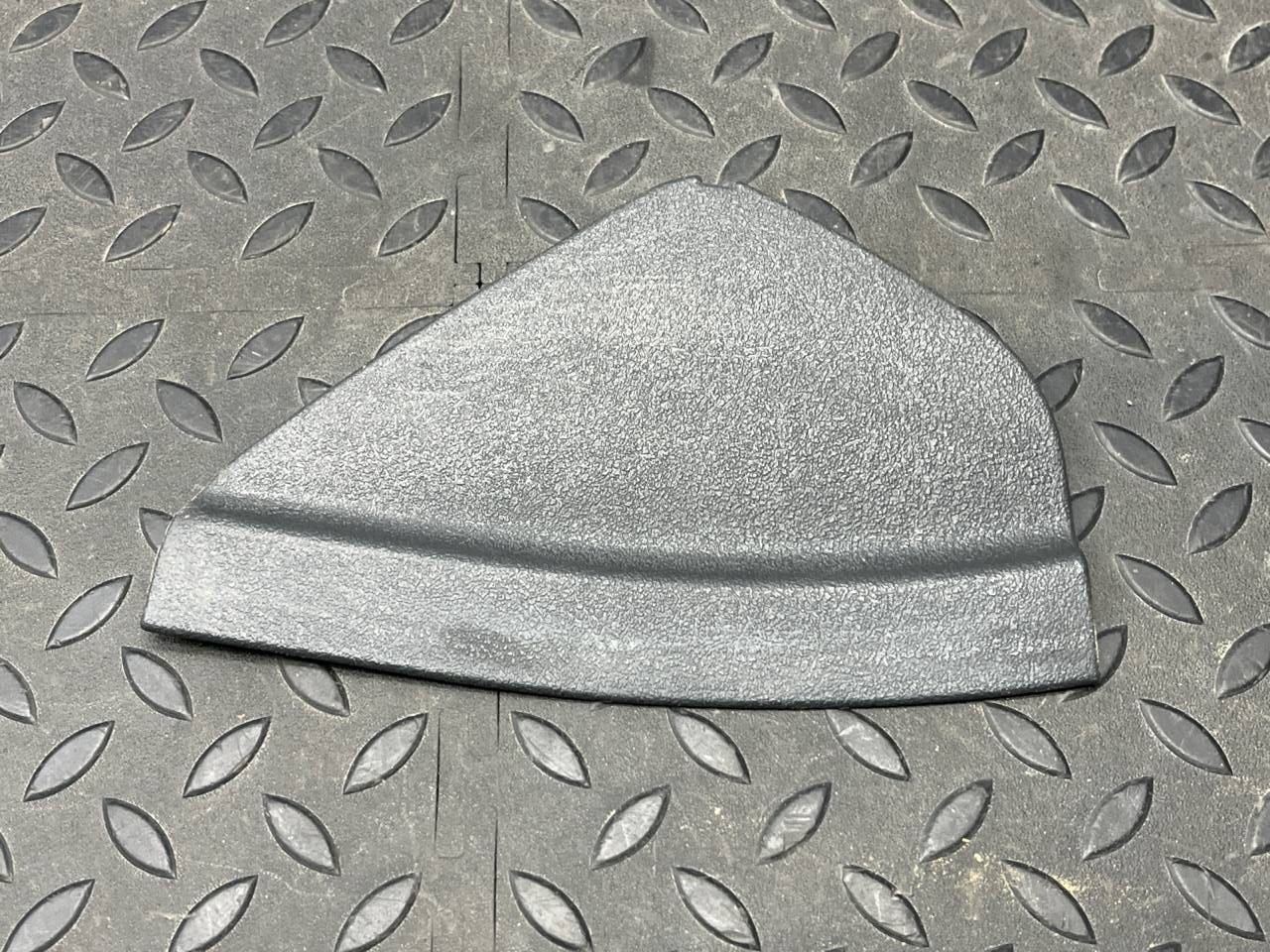 Накладка на торпедо правая Mercedes C/W202 1993-2001