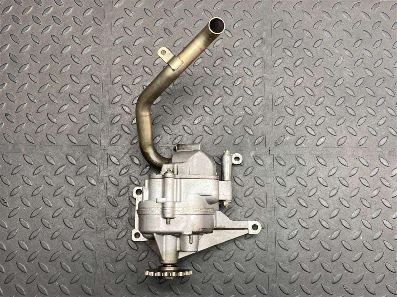 Насос масляный Mercedes E/W211 2002-2009