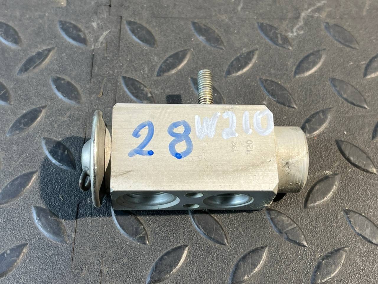 Клапан кондиционера Mercedes E/W210 1995-2003