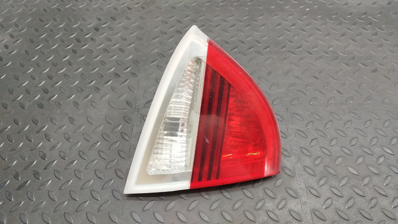 Фонарь задний внутренний левый BMW 3/E90 2004-2013