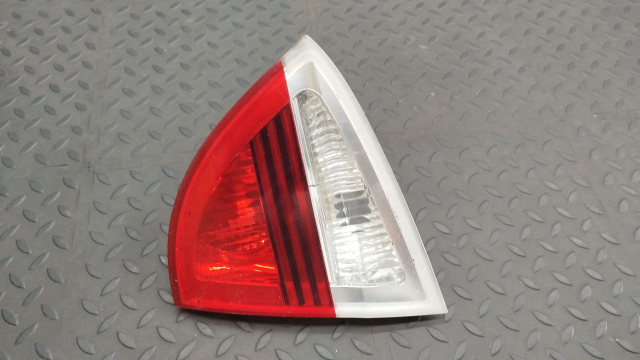Фонарь задний внутренний правый BMW 3/E90 2004-2013