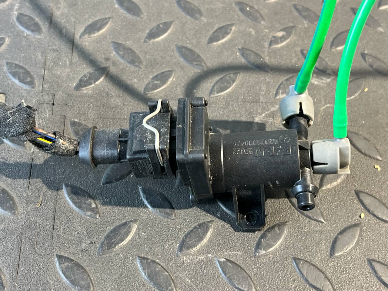 Клапан вакуумный Mercedes C/W202 1993-2001