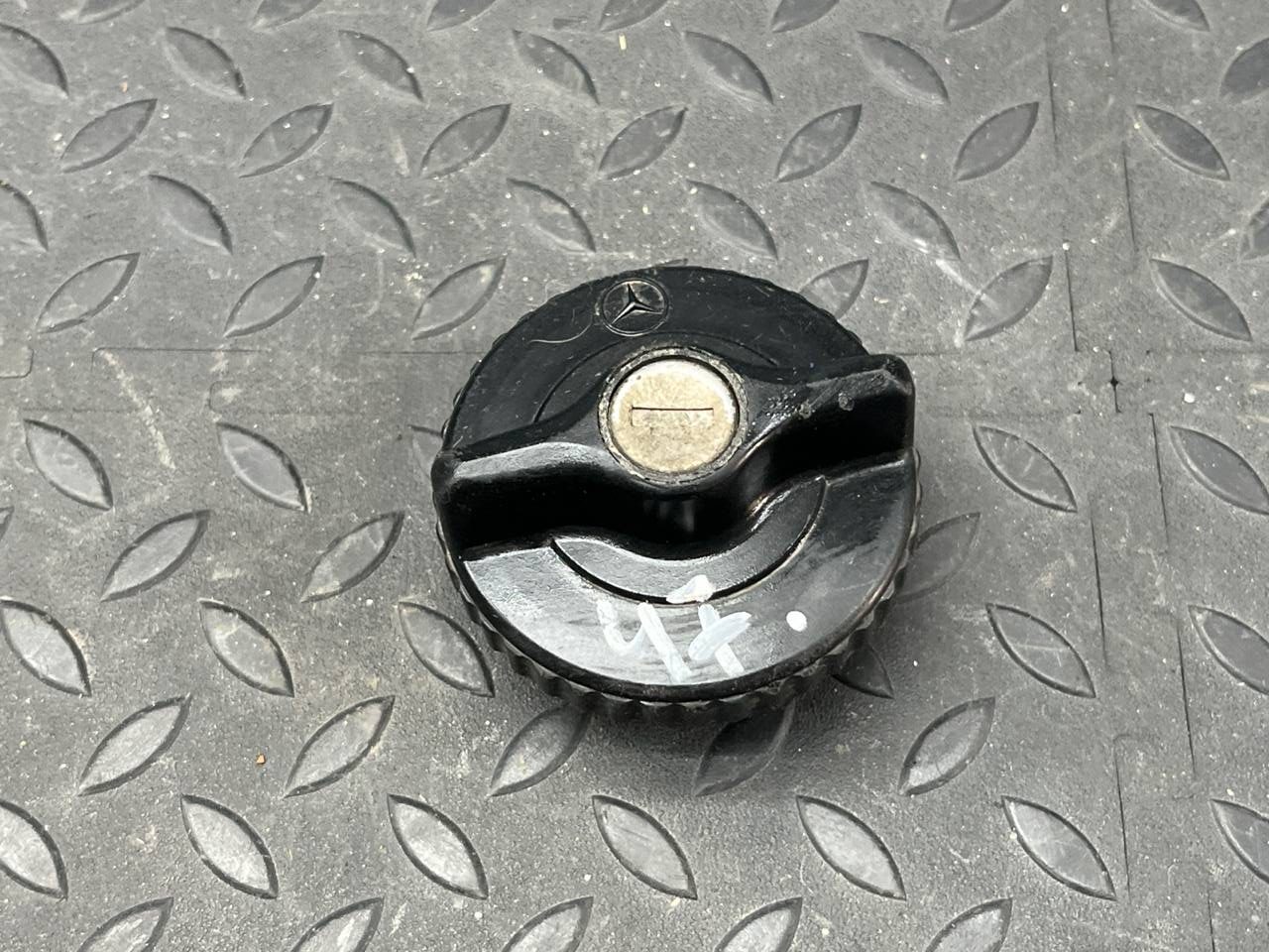 Крышка топливного бака Mercedes Vito/W638 1996-2003