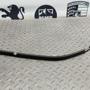 Уплотнитель фары левый Mercedes C/W202 1993-2001