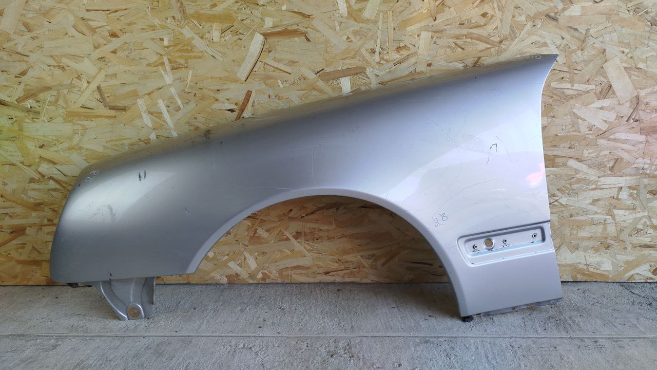 Крыло переднее левое Mercedes E/W210 1995-2003