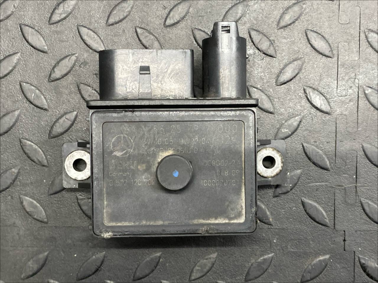 Реле свечей накала Mercedes E/W211 2002-2009