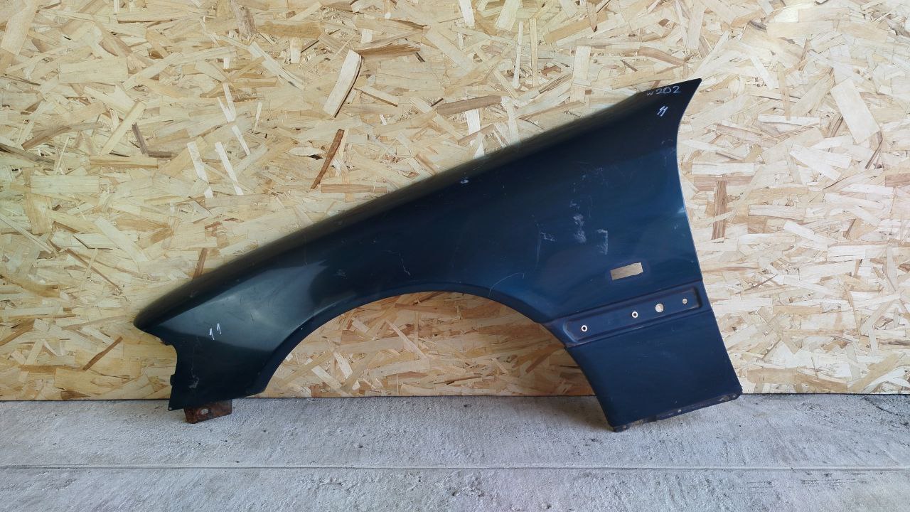 Крыло переднее левое Mercedes C/W202 1993-2001