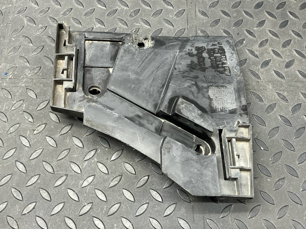 Кронштейн бампера задний правый Mercedes Vito/W638 1996-2003