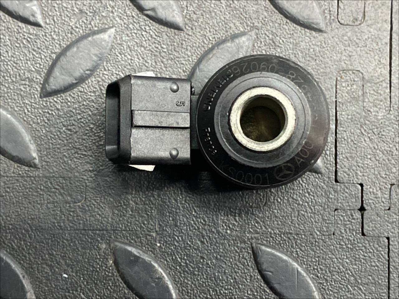 Датчик детонации Mercedes E/W211 2002-2009