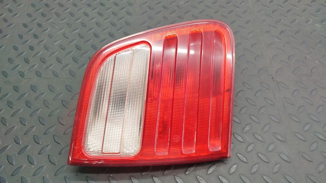 Фонарь задний внутренний левый Mercedes E/W210 1995-2003