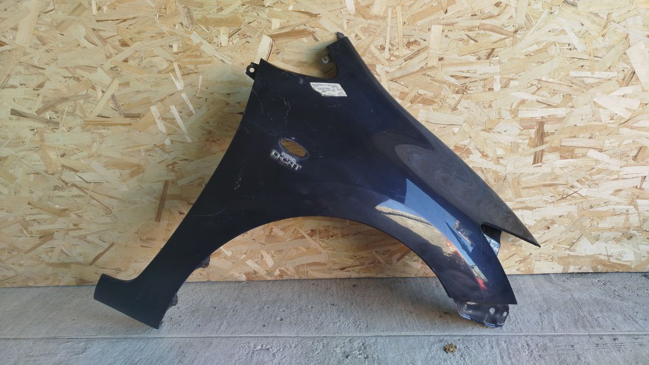 Крыло переднее правое Toyota Auris 2006-2012