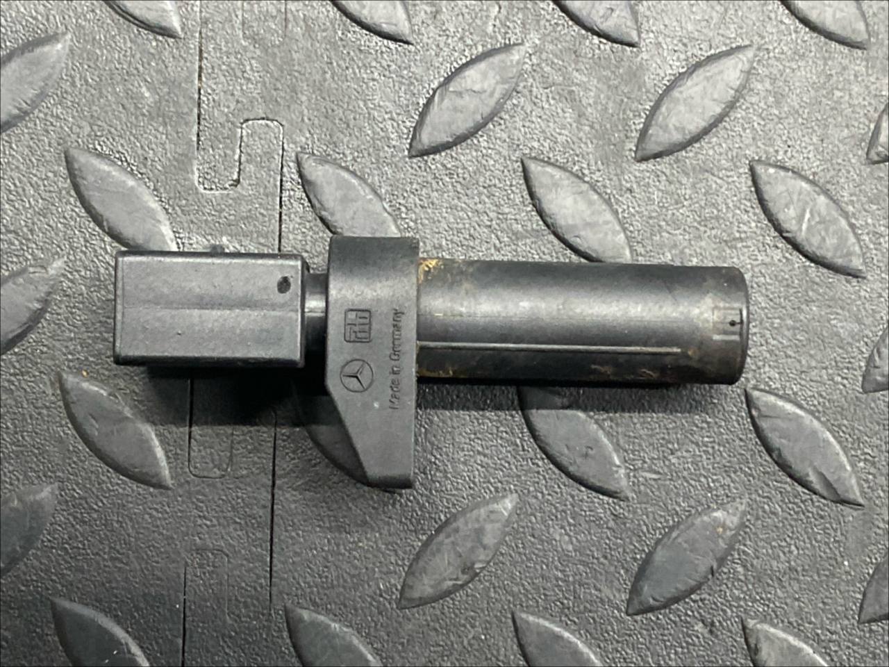 Датчик положения коленвала Mercedes E/W211 2002-2009