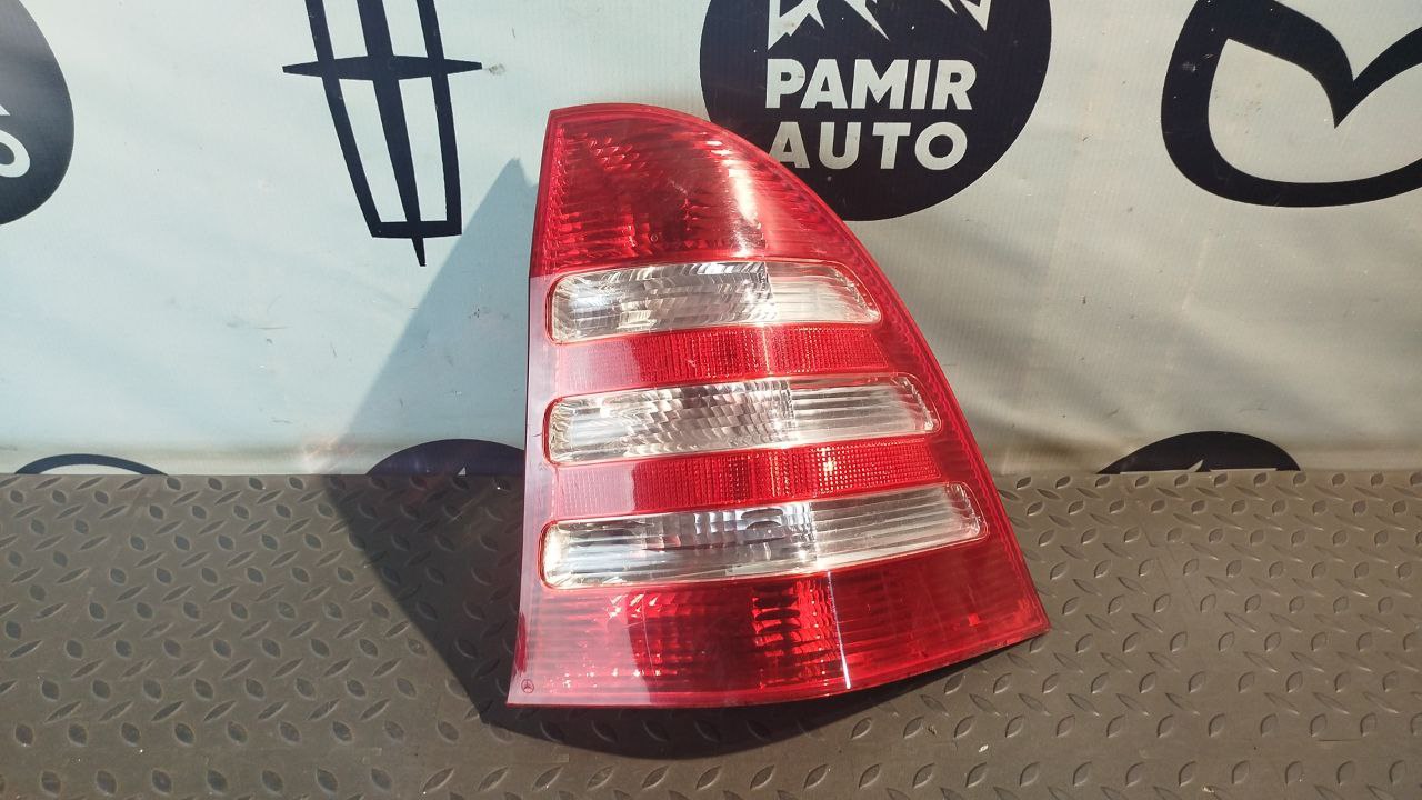 Фонарь задний правый Mercedes C/W203 2000-2008