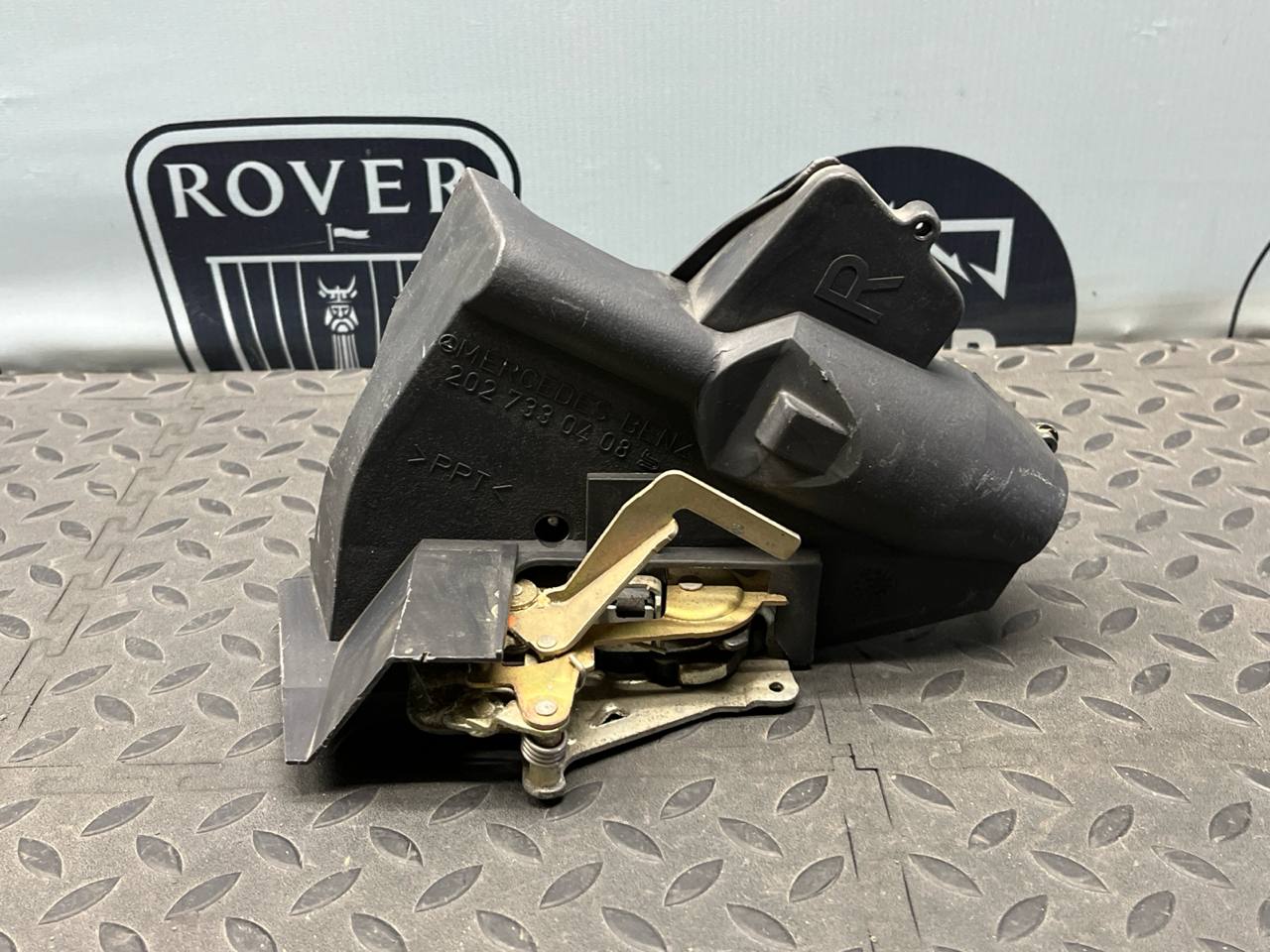 Замок двери задний правый Mercedes C/W202 1993-2001