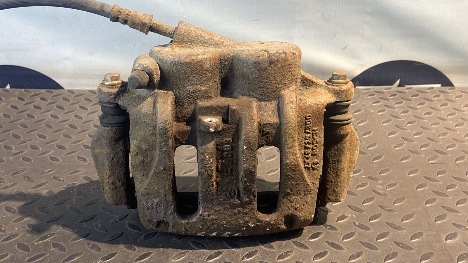 Суппорт передний левый Mercedes Vito/W639 2003-2014