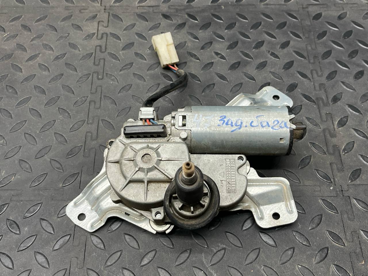 Моторчик стеклоочистителя задний Mercedes Vito/W638 1996-2003