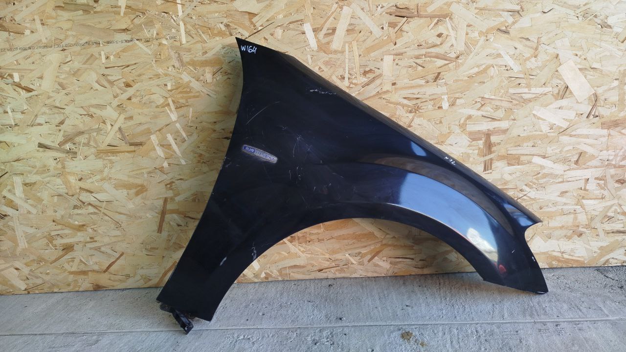 Крыло переднее правое Mercedes M/W164 2005-2011