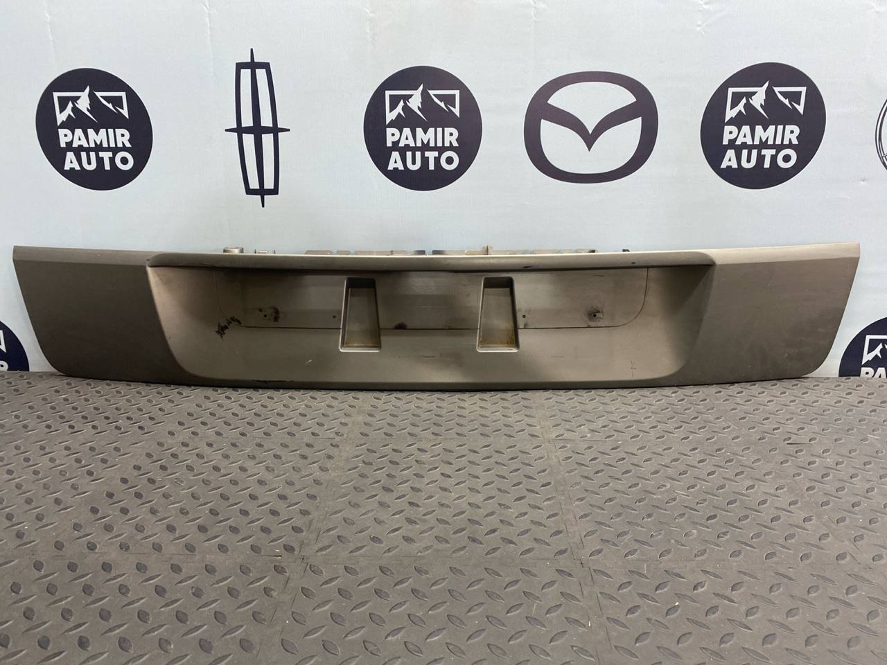 Накладка двери багажника Renault Scenic/2 2003-2009