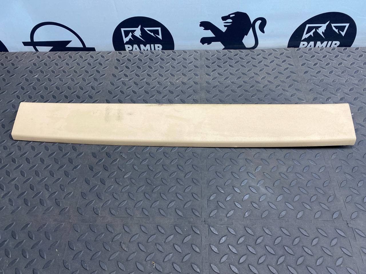 Обшивка двери багажника Mercedes C/W202 1993-2001