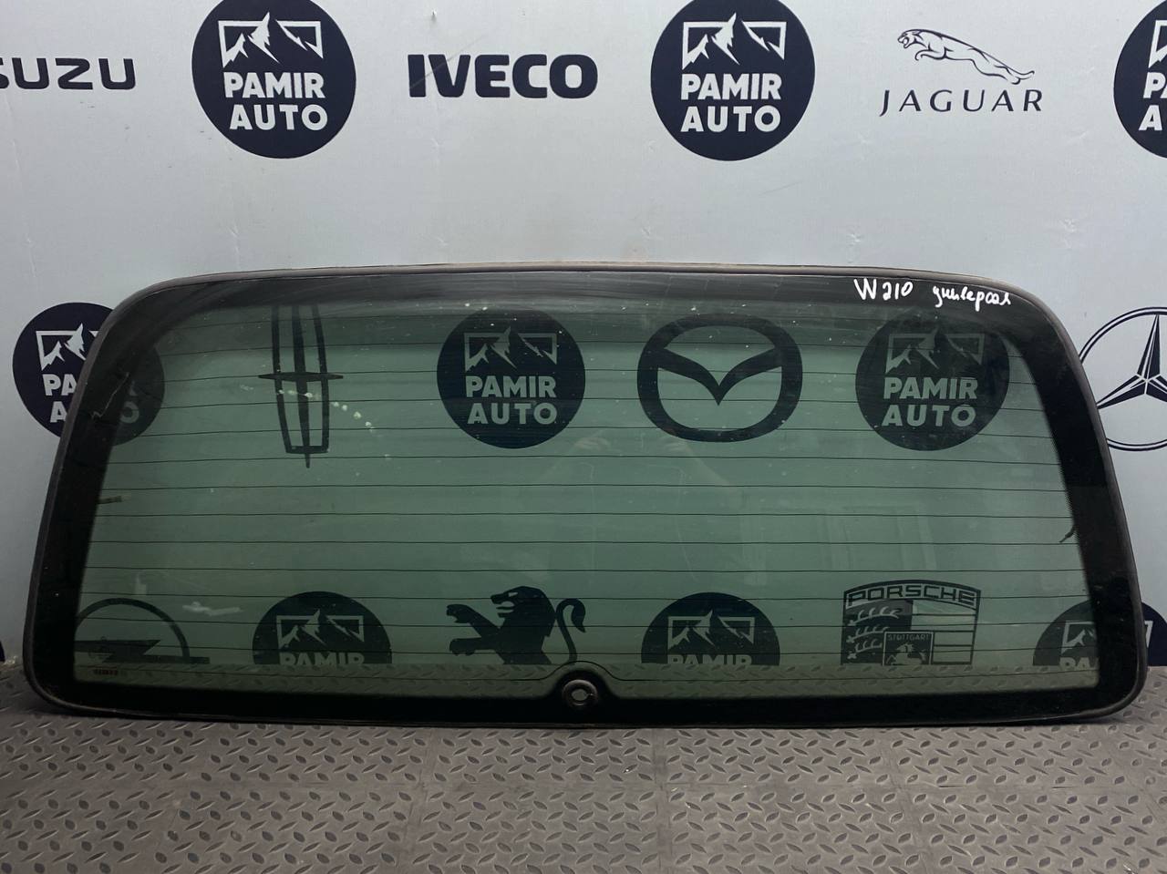 Стекло заднее Mercedes E/W210 1995-2003