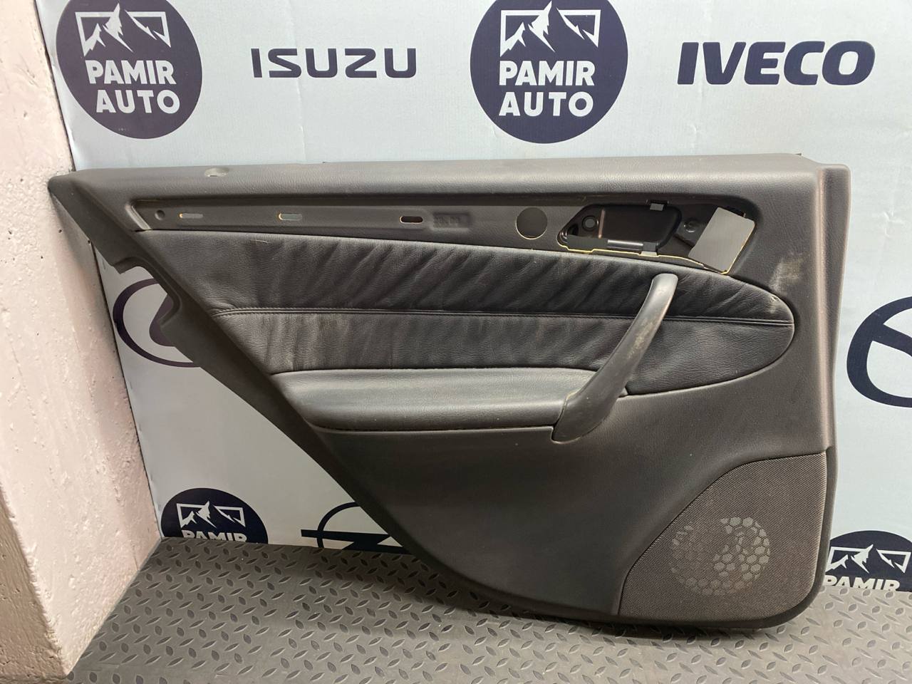Обшивка двери задняя левая Mercedes C/W203 2000-2008
