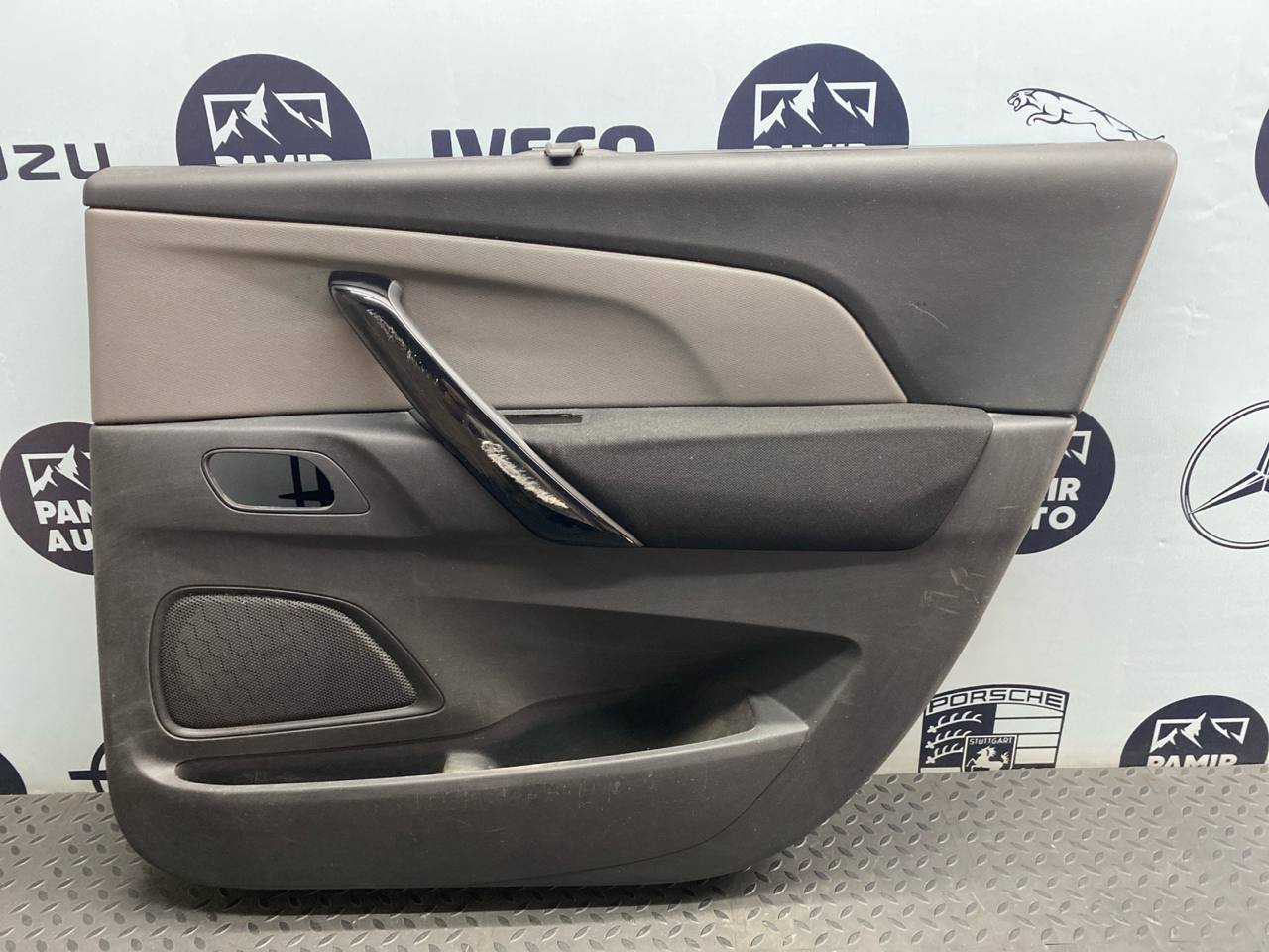 Обшивка двери задняя правая Citroen C4/2 2010-2020