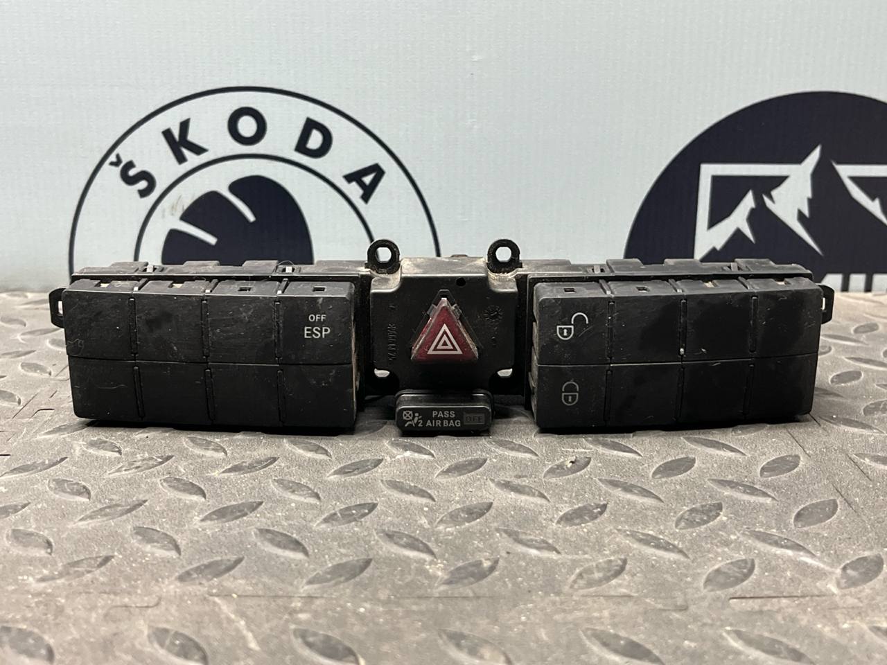 Кнопка аварийной сигнализации Mercedes C/W203 2000-2008