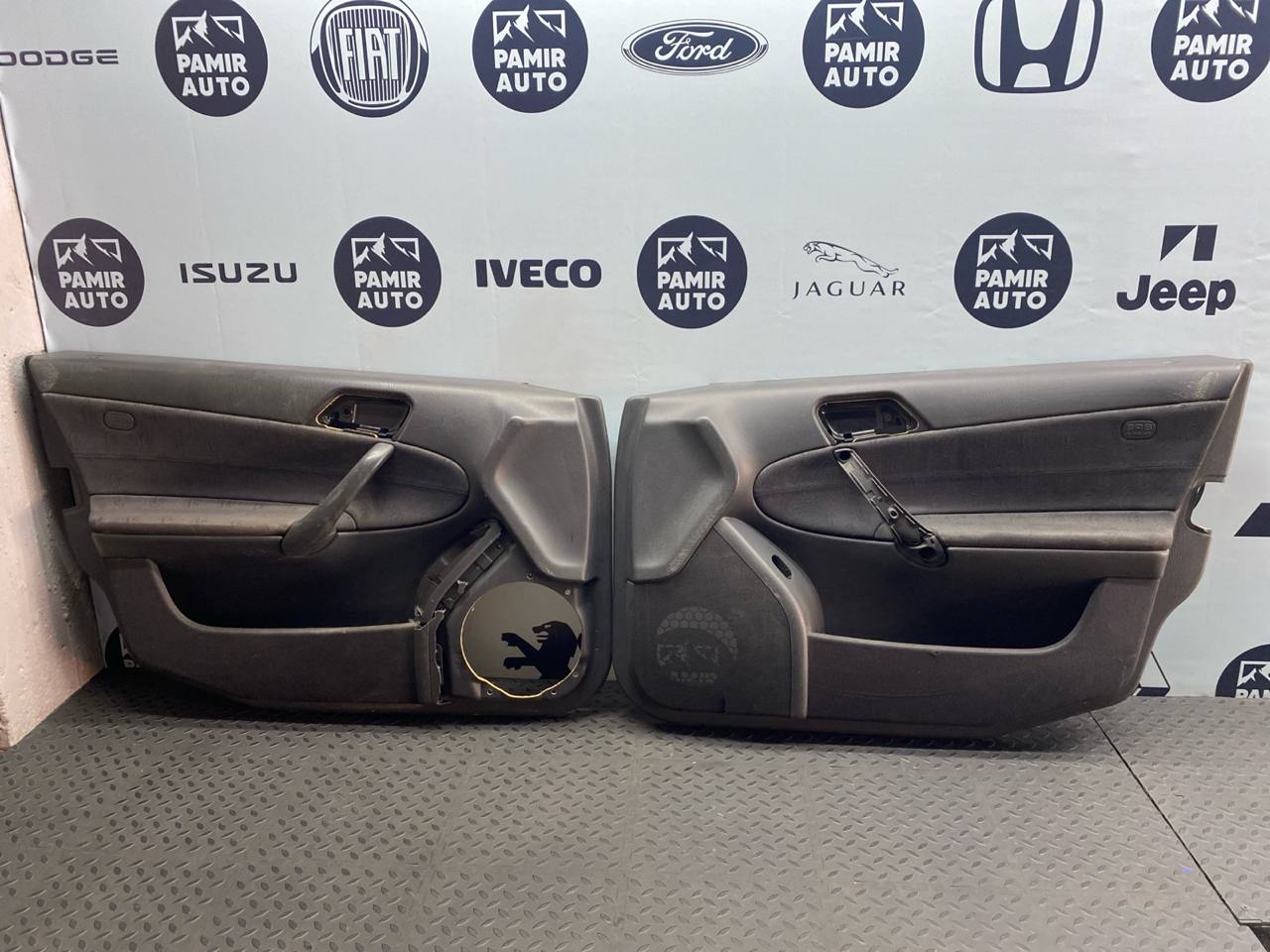 Обшивка двери передняя Mercedes C/W203 2000-2008