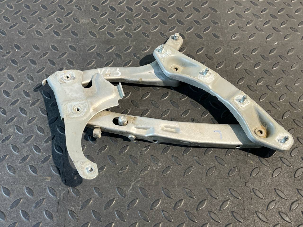 Петля капота левая Mercedes C/W202 1993-2001