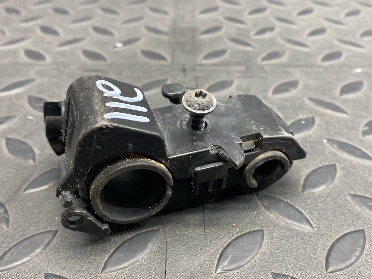 Кронштейн трубки кондиционера Mercedes E/W211 2002-2009