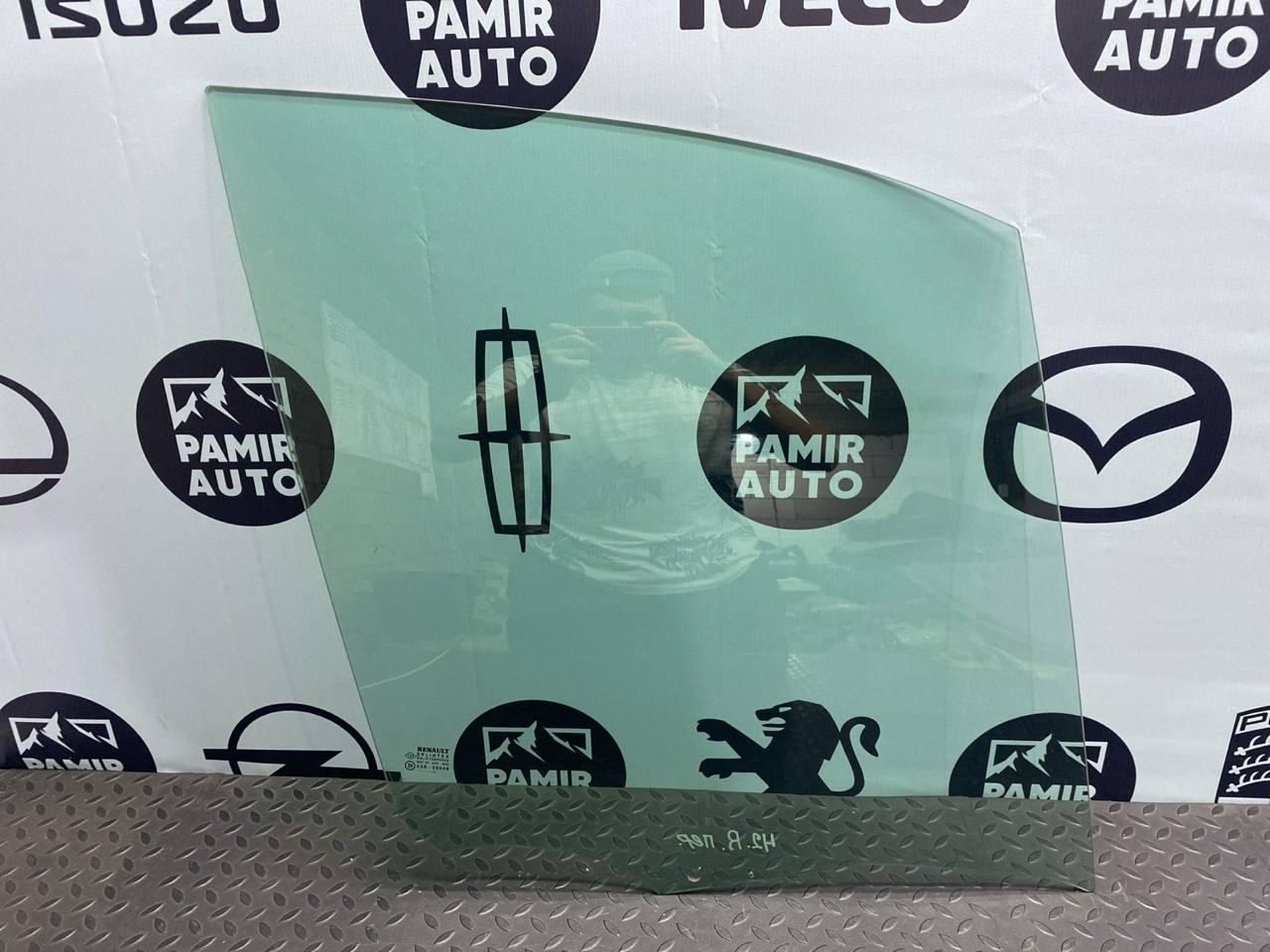 Стекло двери переднее правое Renault Scenic/2 2003-2009