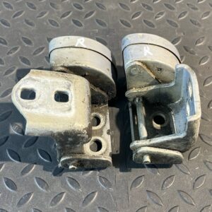 Петля двери правая Renault Scenic/2 2003-2009