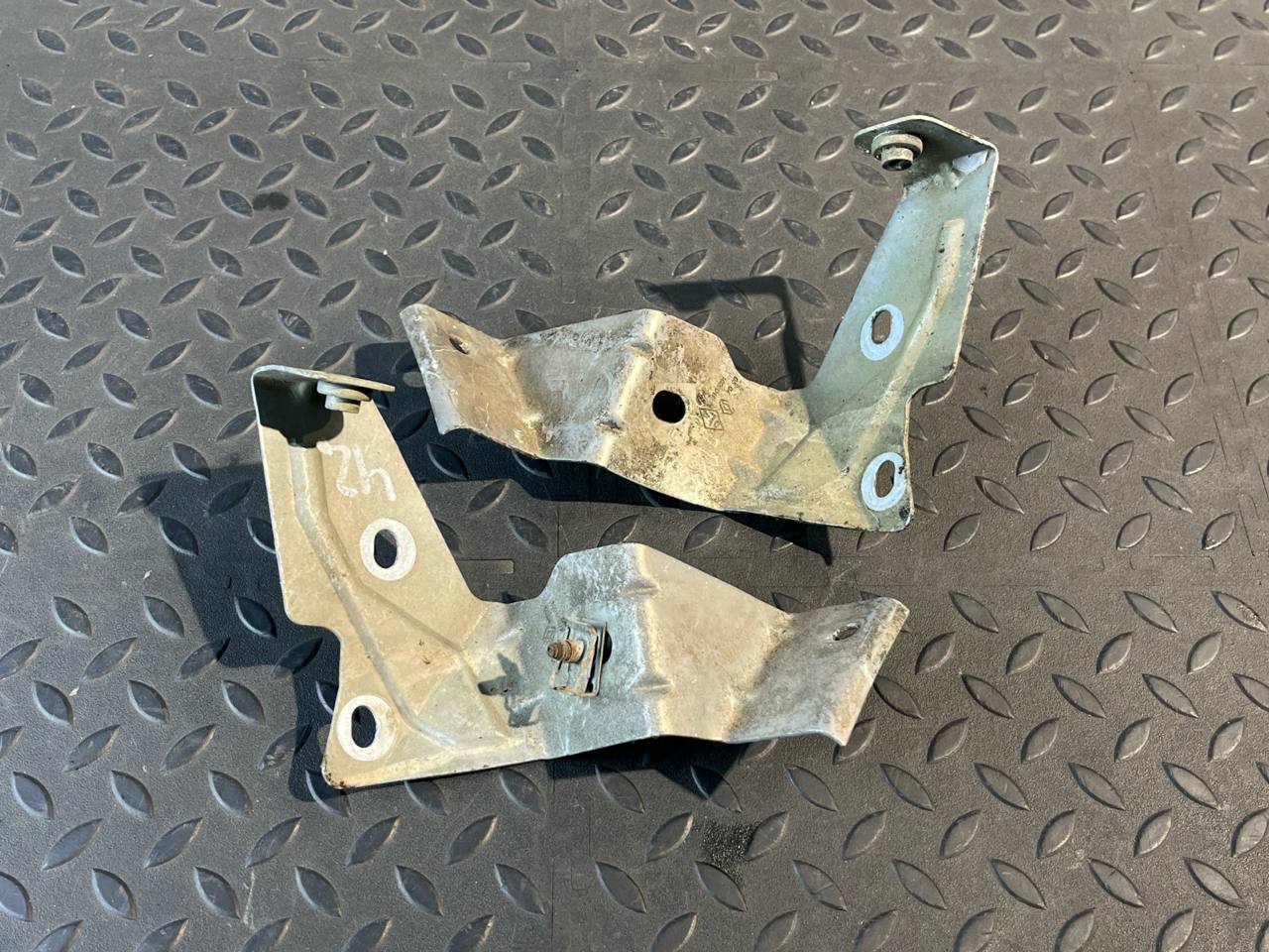 Кронштейн крепления крыла Renault Scenic/2 2003-2009