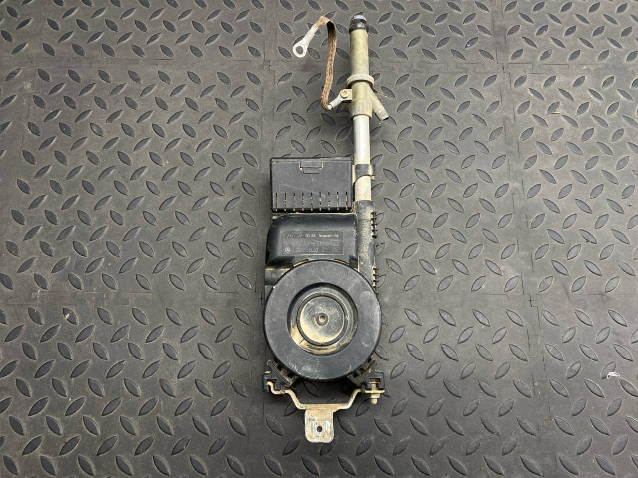 Антенна Mercedes C/W202 1993-2001