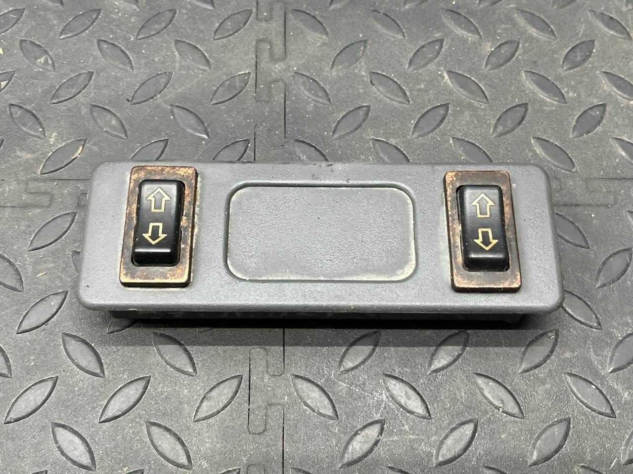 Кнопка стеклоподъемника передняя Mercedes Vito/W638 1996-2003