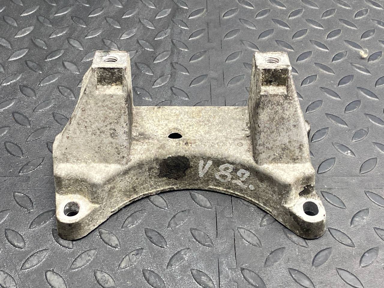 Кронштейн КПП Mercedes E/W211 2002-2009