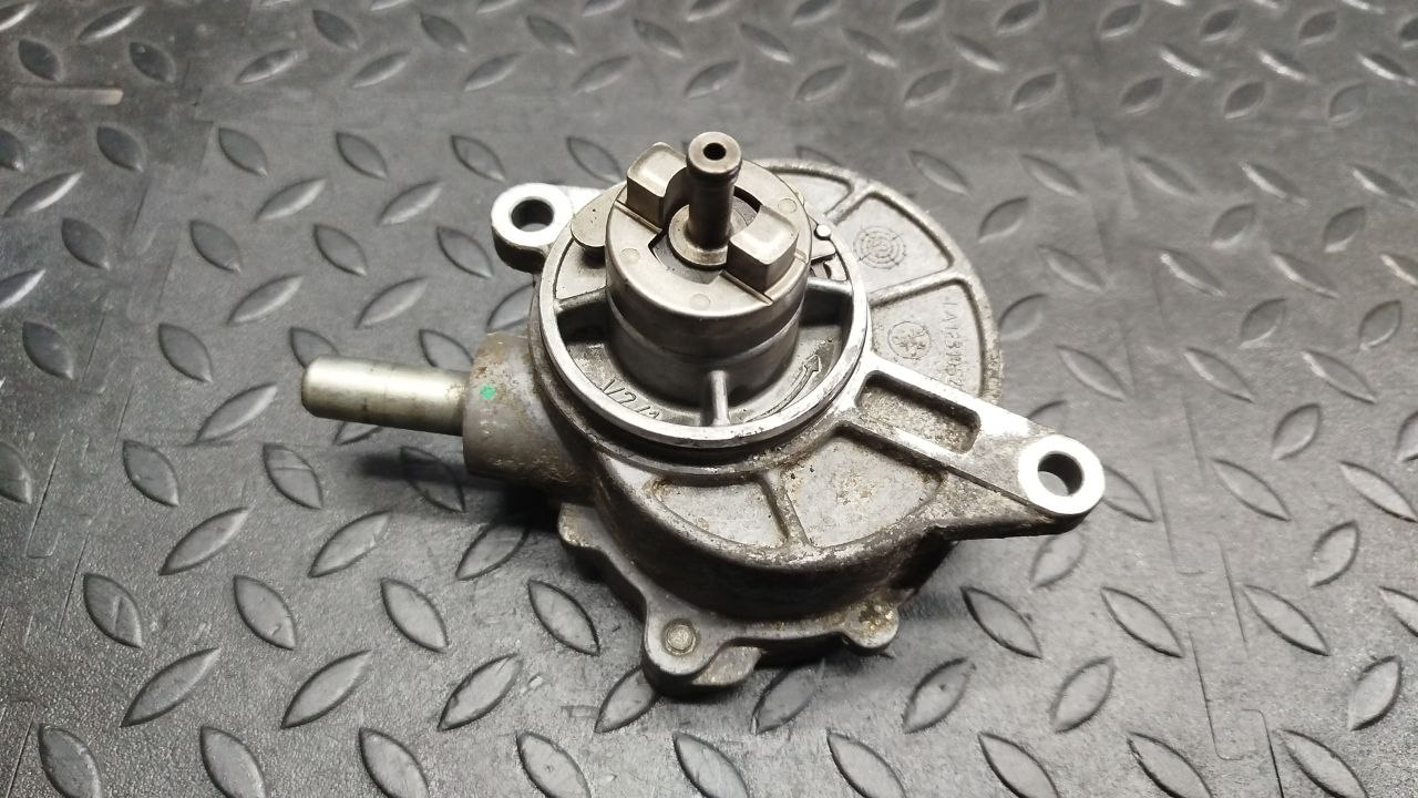 Насос вакуумный Mercedes C/W203 2000-2008