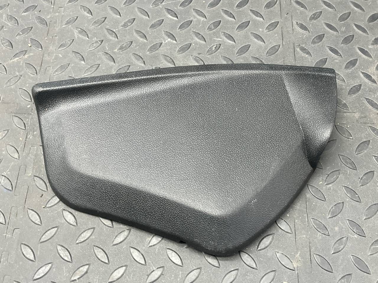 Накладка на торпедо левая Mercedes C/W203 2000-2008