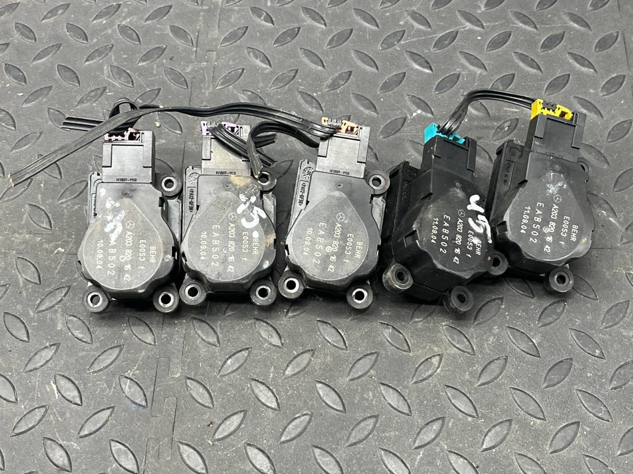 Моторчик заслонки отопителя Mercedes C/W203 2000-2008